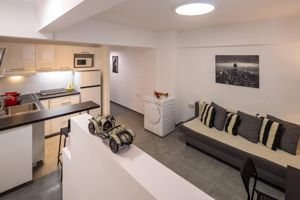 Hilton Area Brand New Comfortable Apartment 아테네 외부 사진