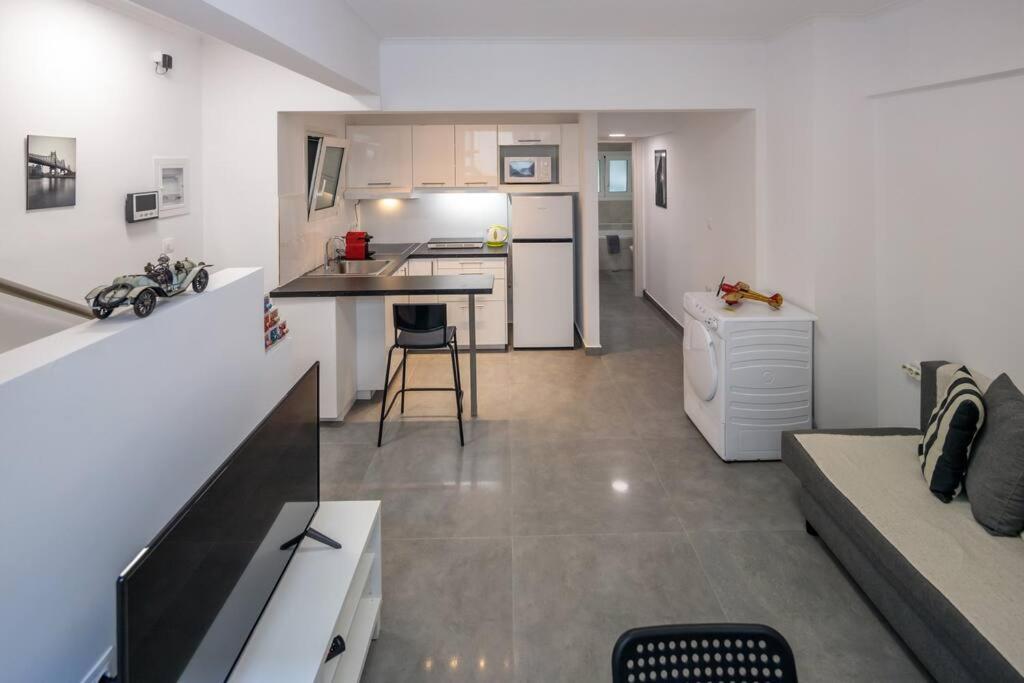 Hilton Area Brand New Comfortable Apartment 아테네 외부 사진